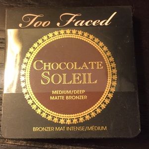 Two Faced Chocolate Soleil Med/Deep Matte Bronzer